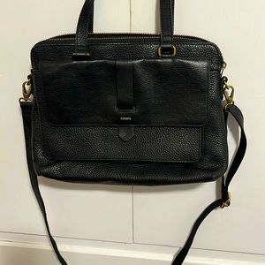 Fossil black Kinley crossbody in good pre-owned condition!